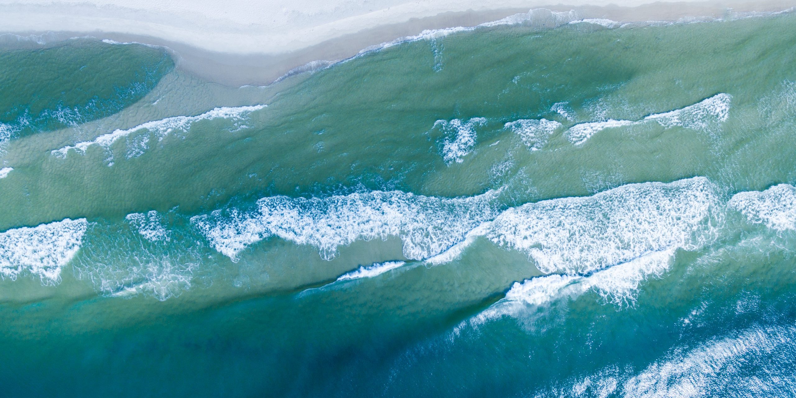 Drone/aerial,Photograph,Of,The,Gulf,Of,Mexico,Washing,Ashore,On
